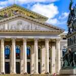 Altstadt-Lehel München mit historischem Gebäude und Denkmal – Leben in München 2025