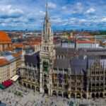 Panorama von München mit Blick auf das Rathaus und den Marienplatz – Geheimtipps zum Wohnen in München