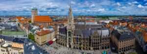 Panorama von München mit Blick auf das Rathaus und den Marienplatz – Geheimtipps zum Wohnen in München
