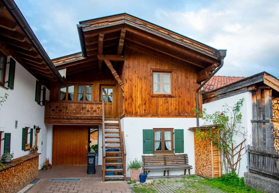 Sanierungsfähiger Altbau mit Charme – typisch für München 2025