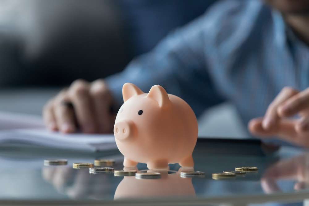 Sparschwein und Euro-Münzen als Symbol für Immobilienfinanzierung in München und die Nutzung von Bausparen.