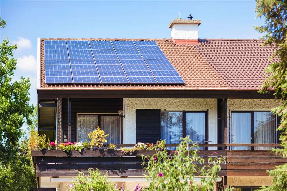 Wohnhaus mit Solaranlage – nachhaltiges Bauen in München mit erneuerbaren Energien