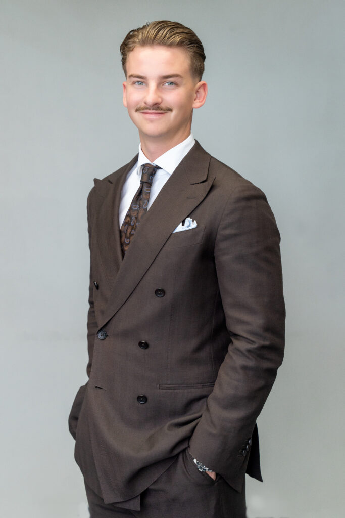 Florian Fehringer – Immobilienexperte München bei der Beratung für Immobilienverkauf